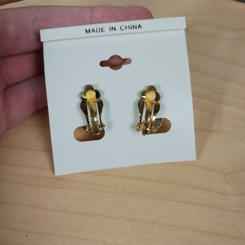 Vtg Exotica Gold Tone Faux Pearl Rhinestone Accent‎ Earrings MCM Tulip Style - Picture 3 of 5